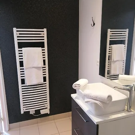 Campagne Plain Pied Centre Avec Terrasse Privative Et Jardin Amenage Commun Proche Des Plages Du Debarquement - Parking Gratuit A Proximite * Bayeux