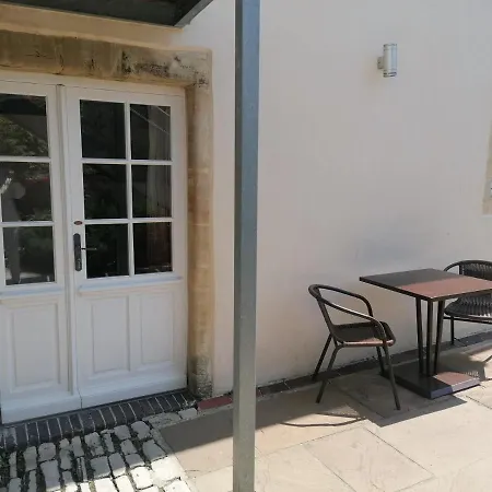 Campagne Plain Pied Centre Avec Terrasse Privative Et Jardin Amenage Commun Proche Des Plages Du Debarquement - Parking Gratuit A Proximite